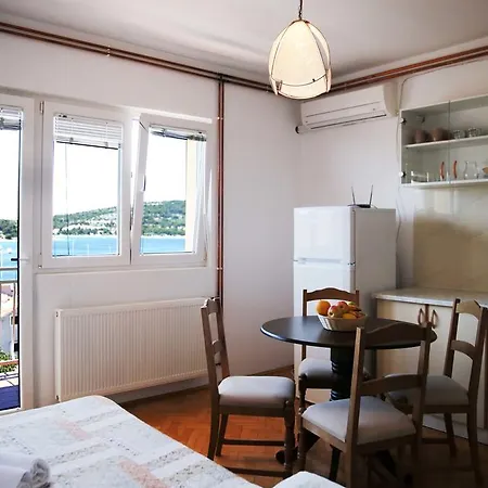 Apartment Roko Tisno